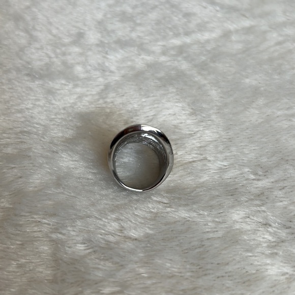 Mixed metal wide statement ring - Picture 2 of 4